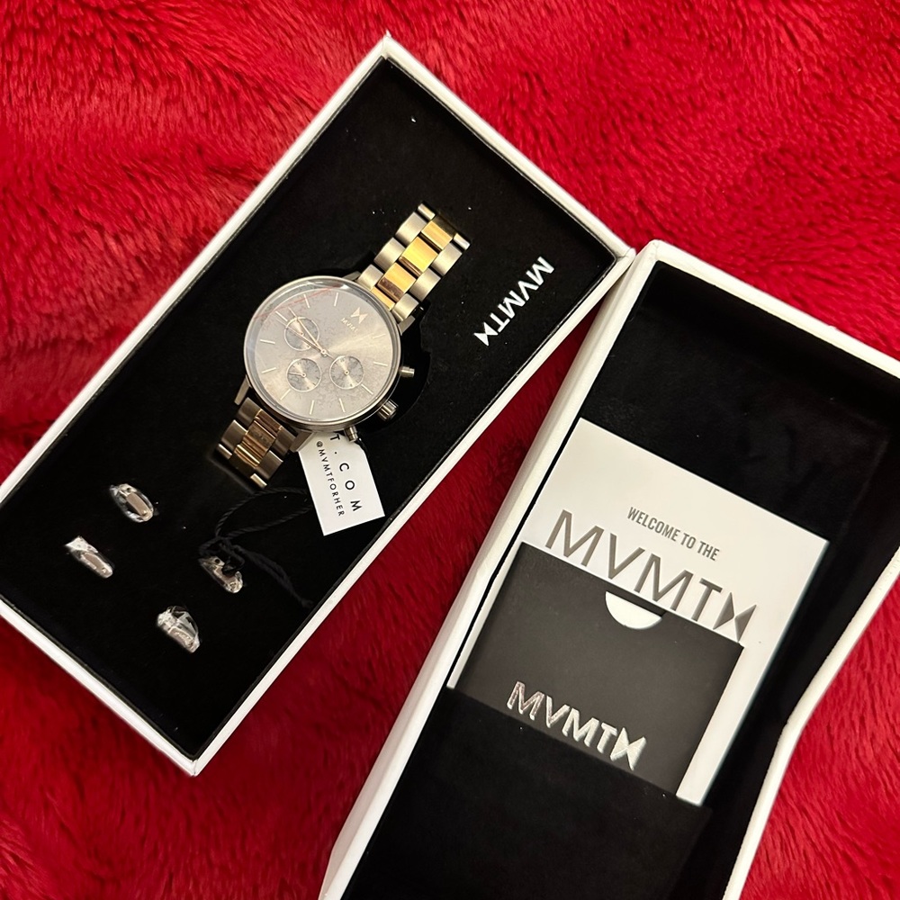 Beautiful 38mm new in box watch. Perfect for a special gift